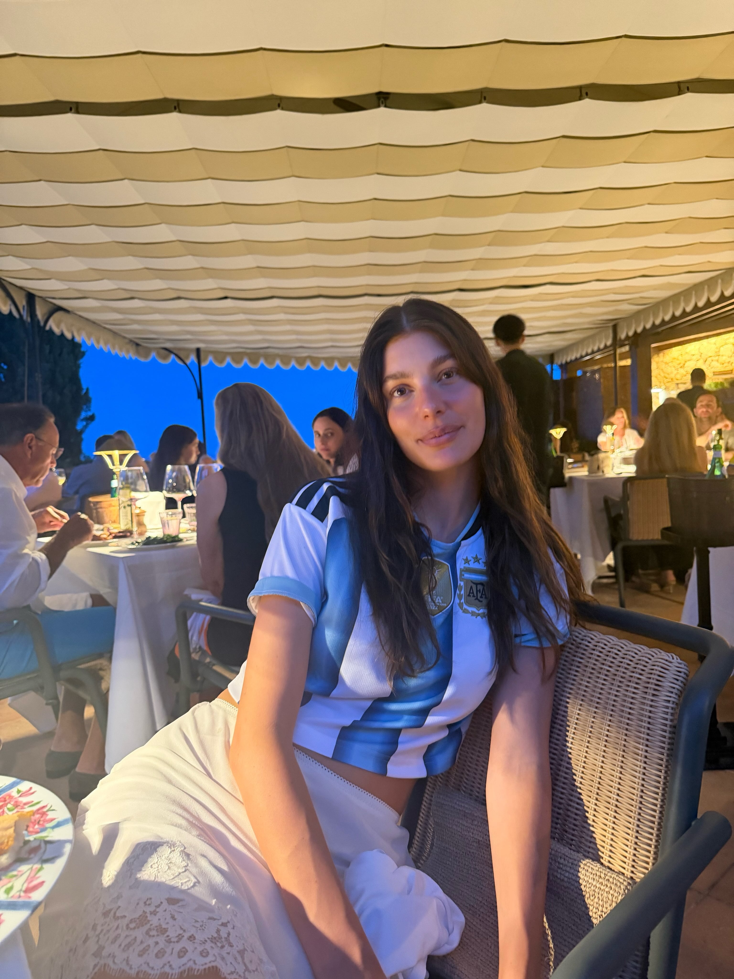 Carla Morrone y una de las fotos que subió en la previa al partido de Argentina contra Inglaterra