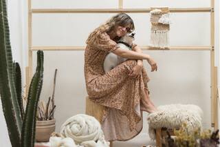 Refugio en Núñez: un PH con aires de campo donde reinan los tapices de su dueña