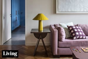 Sin obra, te mostramos cómo se renovó un departamento con terraza en un espacio con mucha elegancia, color y arte