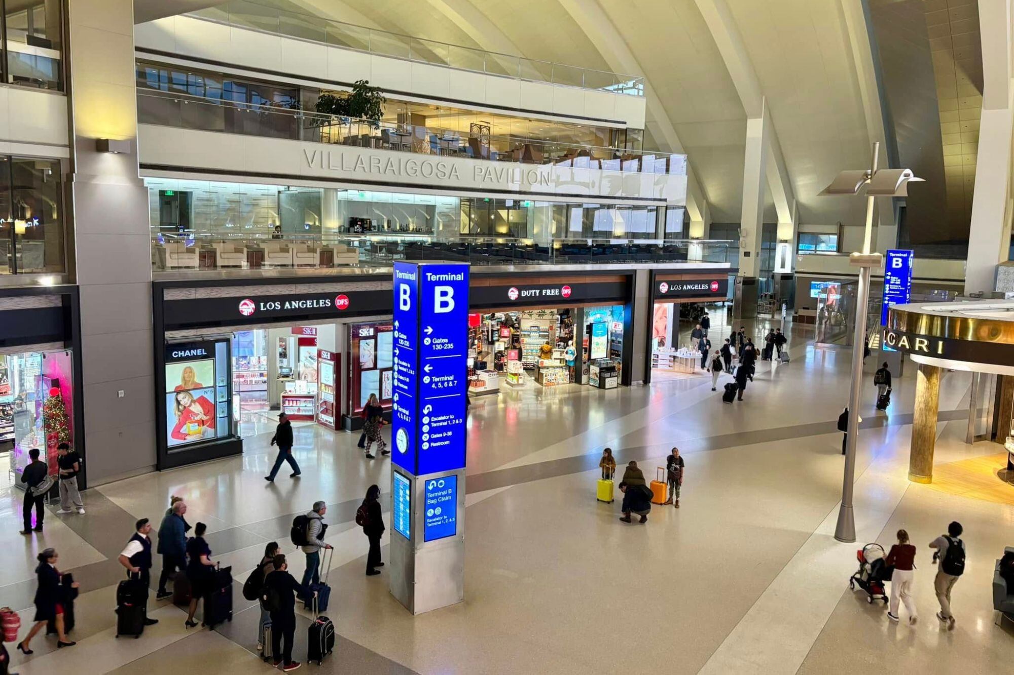 Los empleados del Aeropuerto Internacional de Los Ángeles percibirían el aumento del salario mínimo