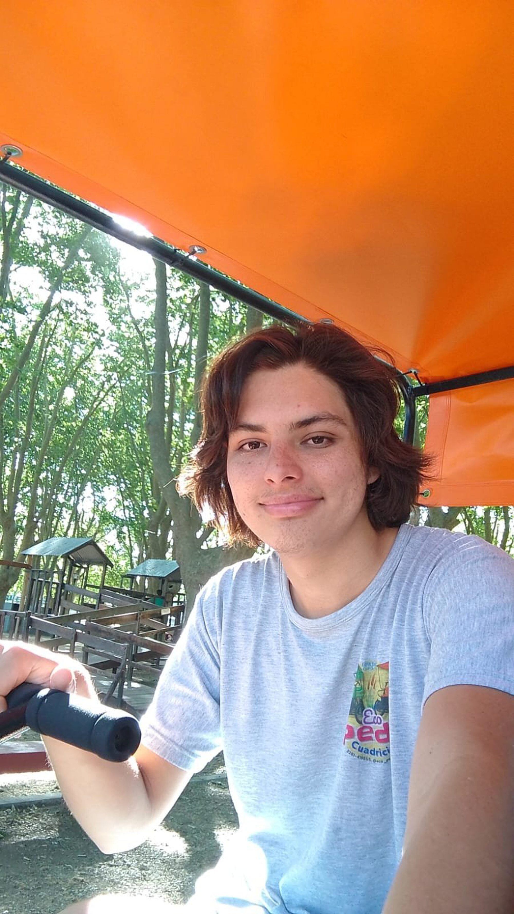 Cristian encontró en la autogestión y el apoyo incondicional de su familia la llave para abrirse camino en el mundo laboral