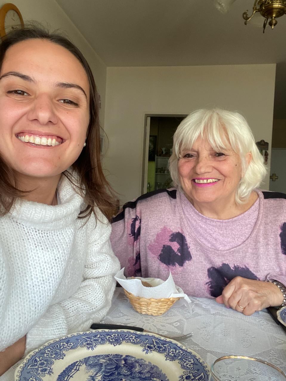 Camilia y Alicia comparten abuelidad y amistad