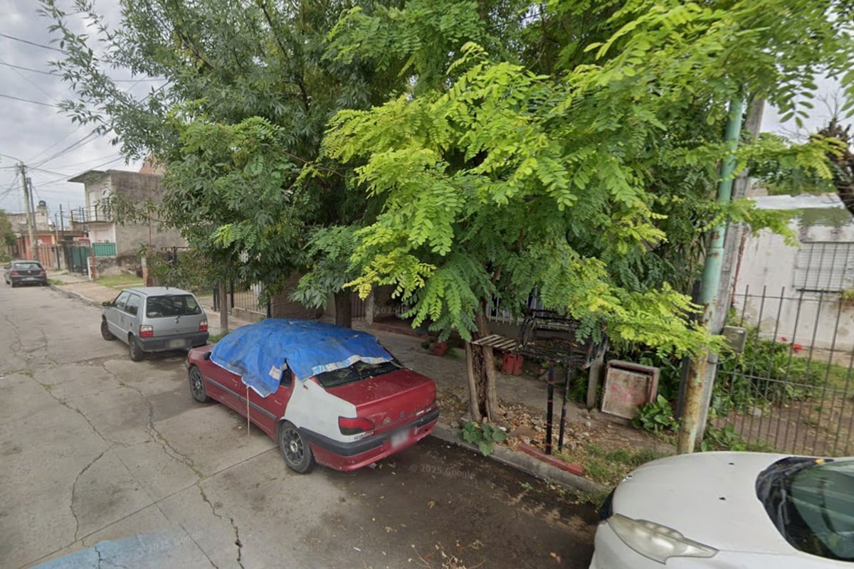 La escena del crimen de un policía federal retirado en Merlo