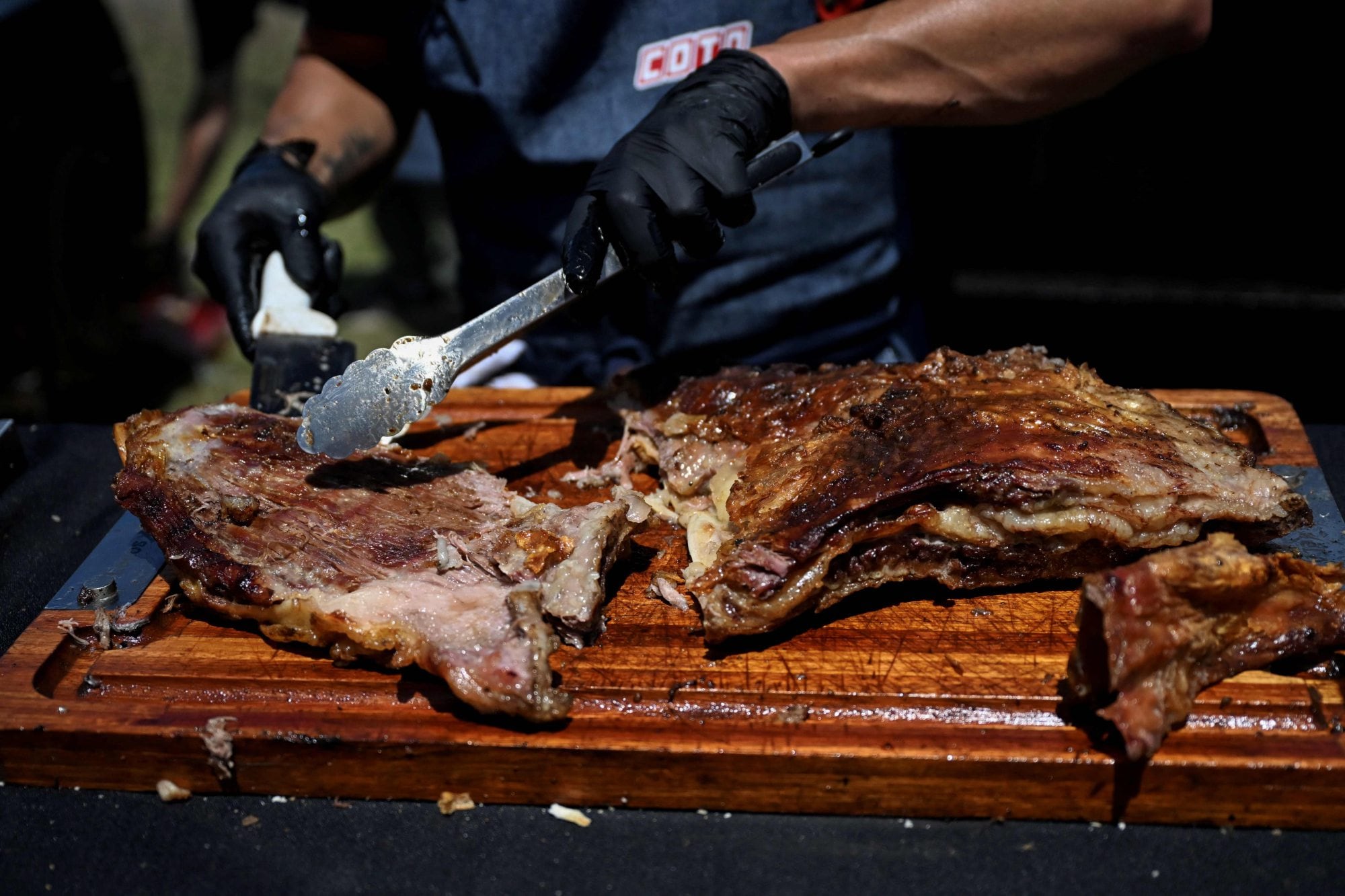 La carne a la parrilla, más que un alimento, una religión nacional