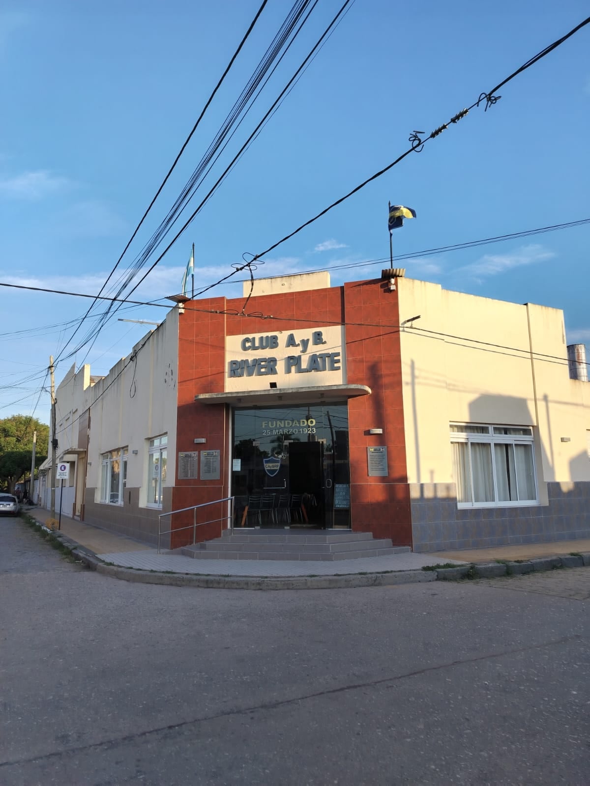 La fachada de la sede de River Plate Bell Ville