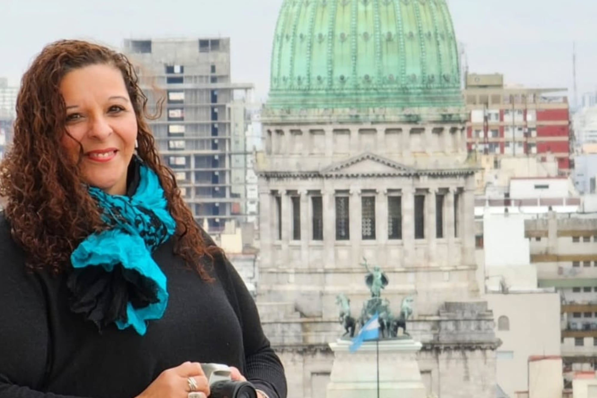 Es la reina de las alturas en Buenos Aires, estudia las cúpulas de la ciudad y revela sus misterios