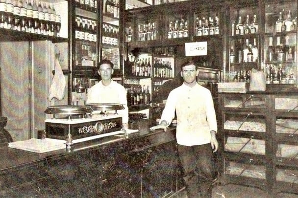 De 1896. Compró un garage y terminó rescatando un restaurante clásico porteño, donde Gardel tenía la mesa 48 y Susana iba con Monzón