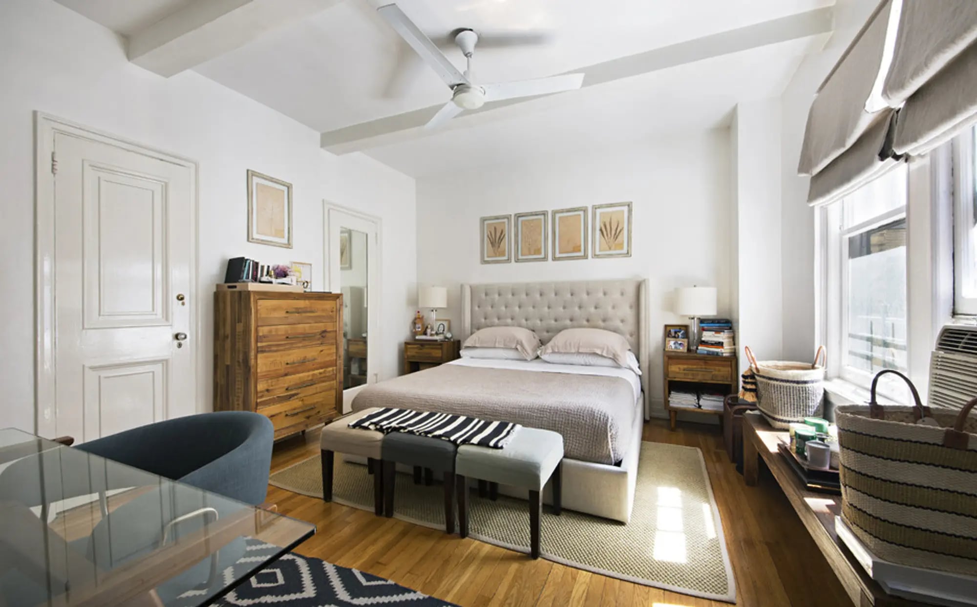 El dormitorio principal es una suite de esquina con vistas al río, vestidor y su propia terraza privada