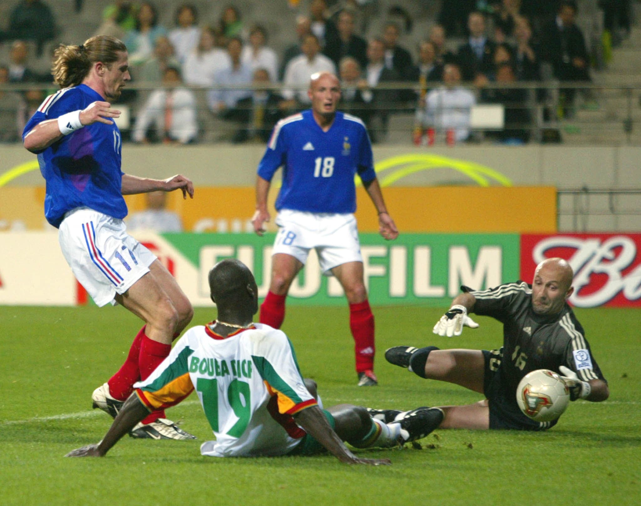 Papa Bouba Diop, muy recordado por el gol a Francia en 2002. El partido terminó 1 a 0 en favor de Senegal.