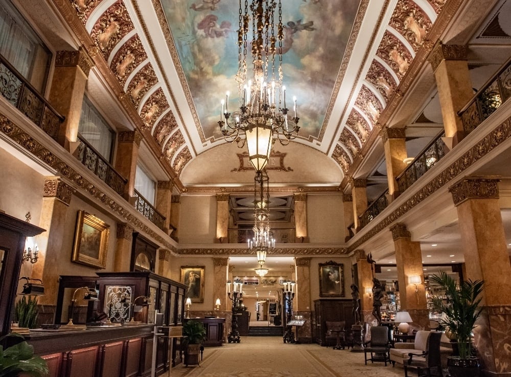 Está en Milwaukee y es considerado uno de los hoteles embrujados de EE.UU.: estrellas de la MLB se niegan a hospedarse