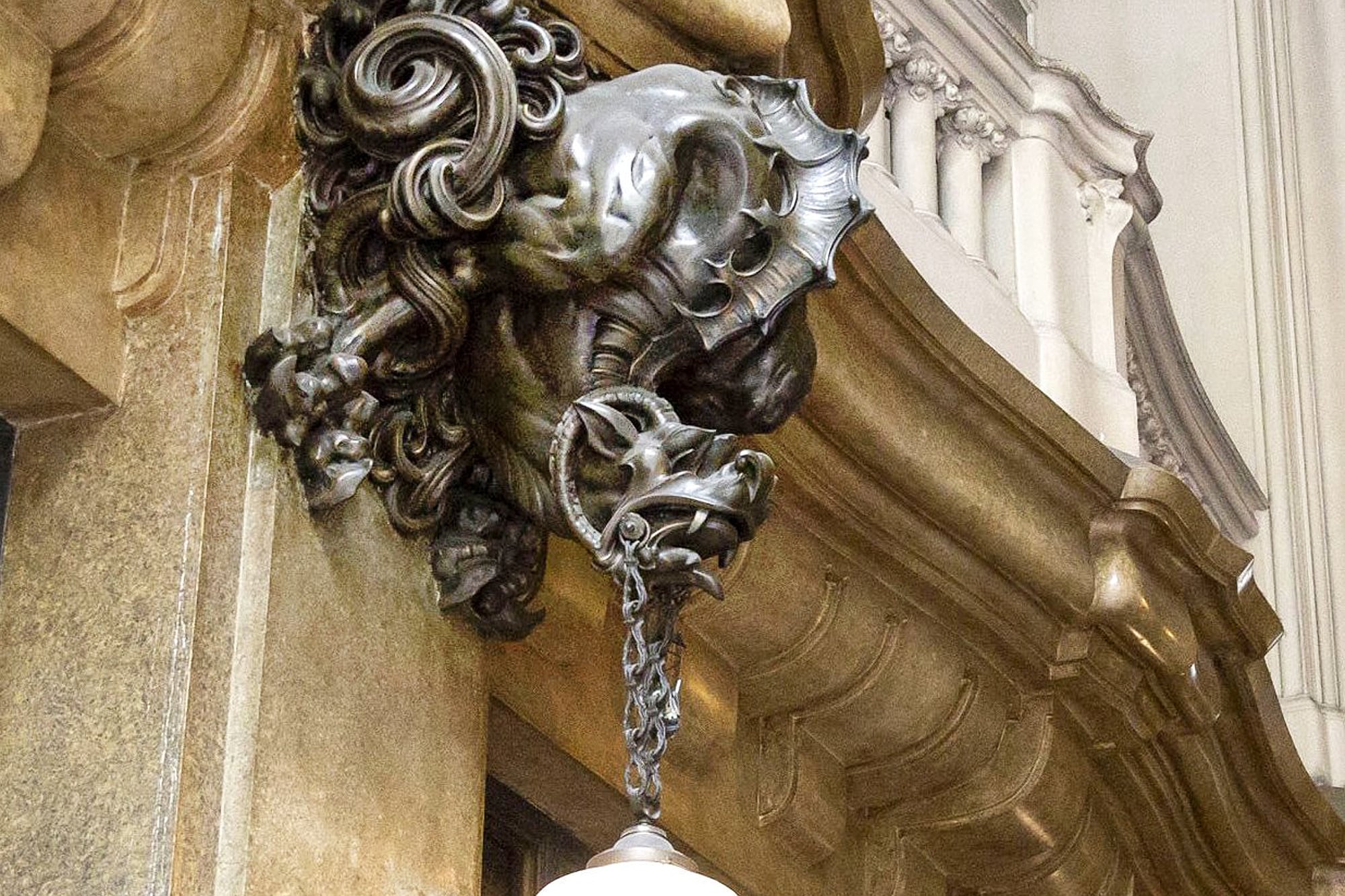 Lo elementos decorativos del palacio inlcuyen animales