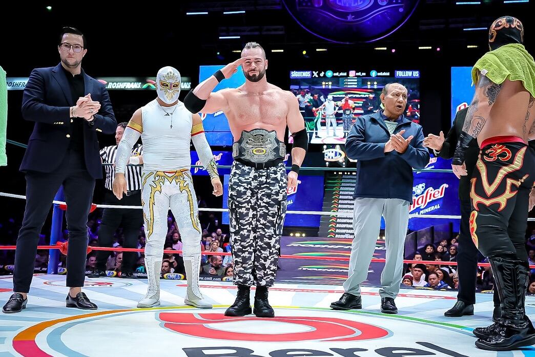 Flip Gordon, al ganar el campeonato durante su mano a mano con Villano III Jr.