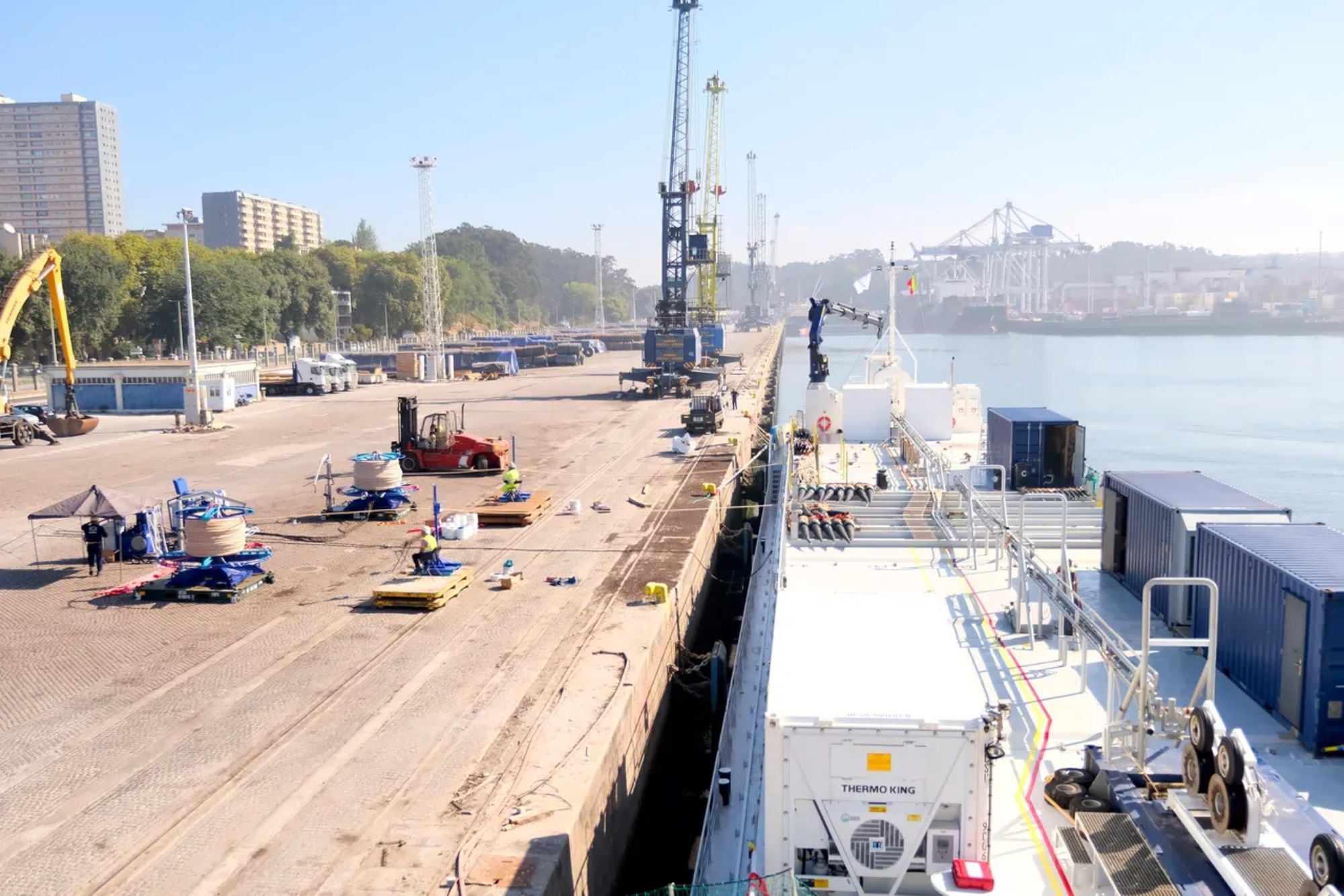 La compleja misión para retirar del fondo del océano el cable que dio inicio a la era de internet hace 38 años