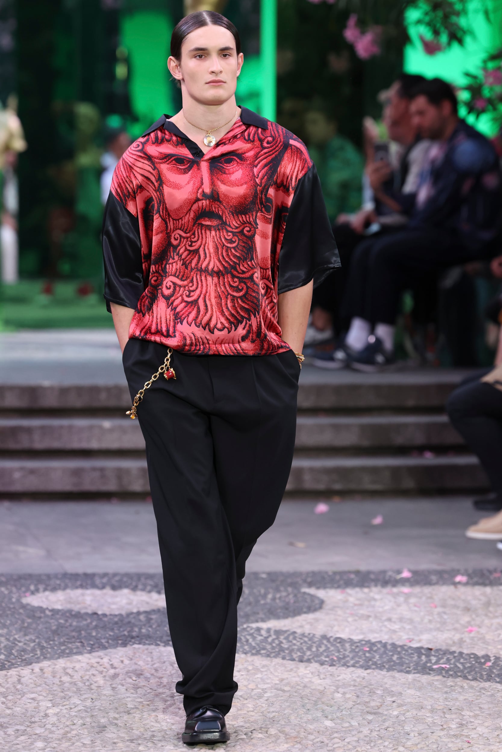 Junio de 2022.
Su debut en un
desfile de Versace
en la Semana de
la Moda de Milán.