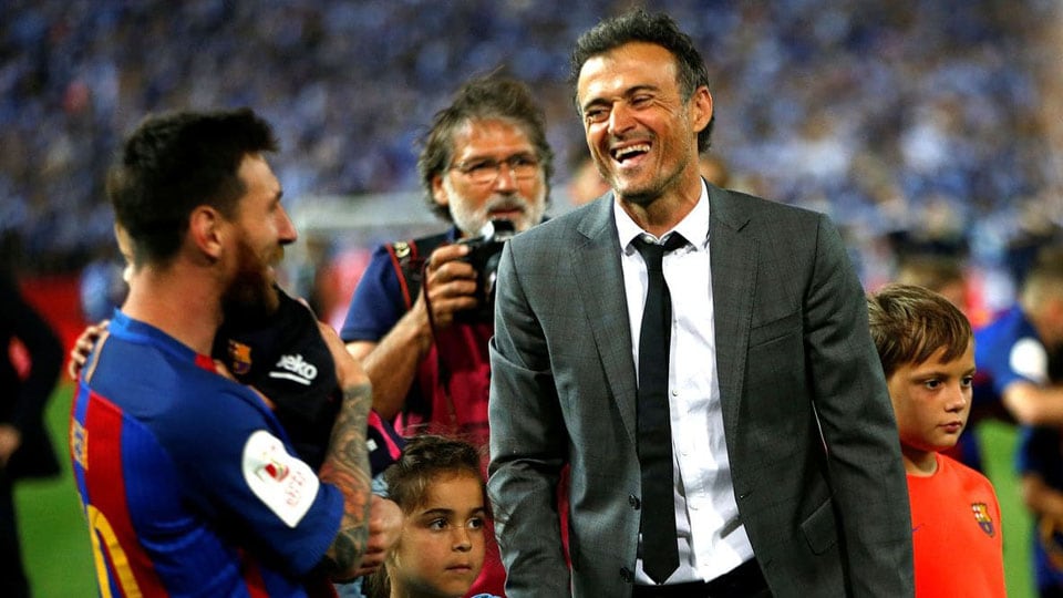Otros tiempos: Messi y Luis Enrique, hoy director técnico de Paris Saint-Germain; en Barcelona lograron juntos nueve títulos de campeón.