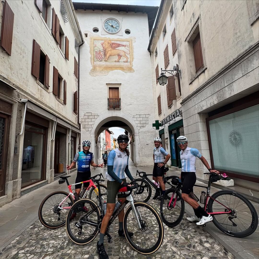Sabatini y Lange acompañaron al equipo de ciclismo adaptado por los caminos de Italia y Eslovenia