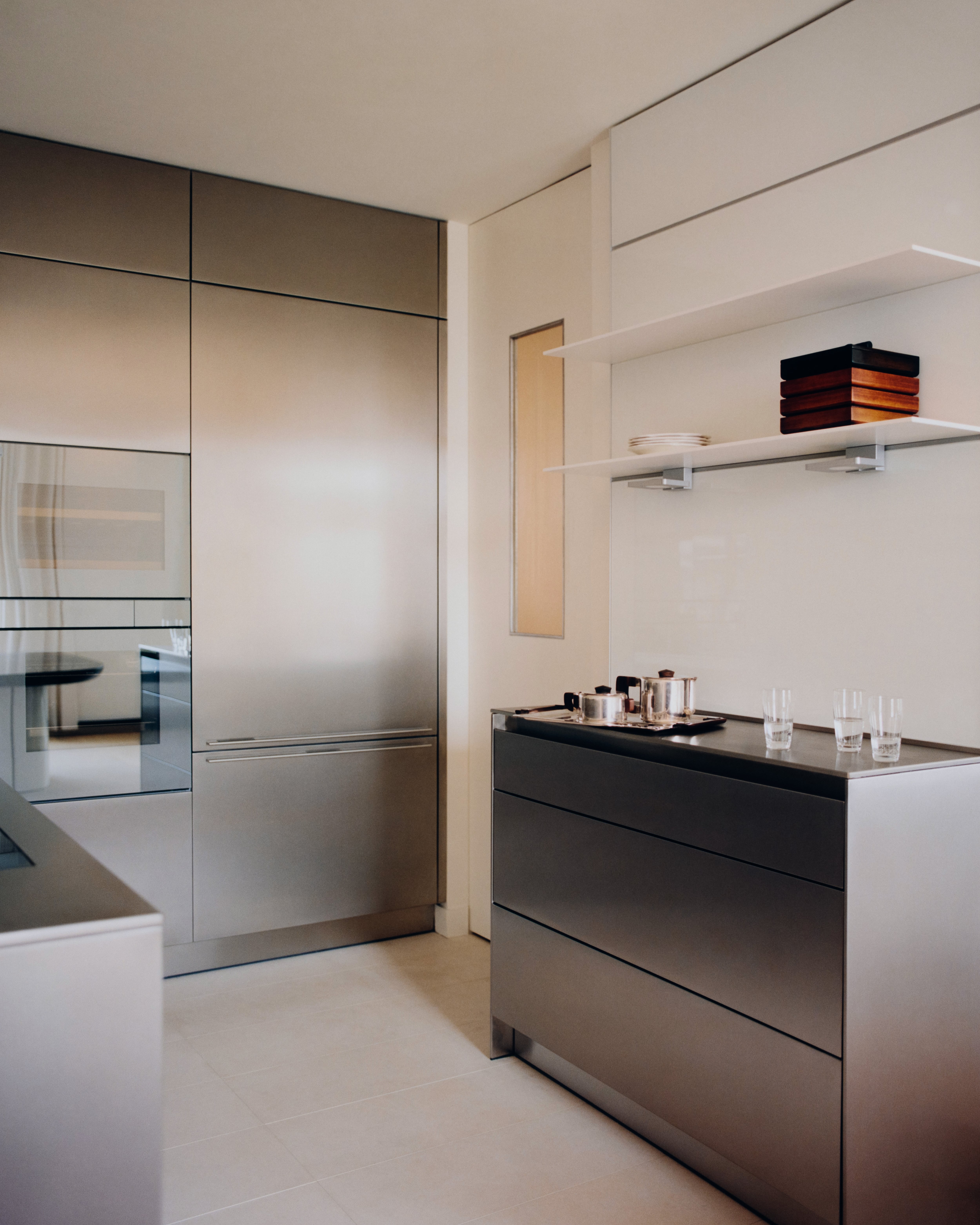 En esta cocina súper minimalista del francés Rudy Guénaire, se aplicó en versión mate.