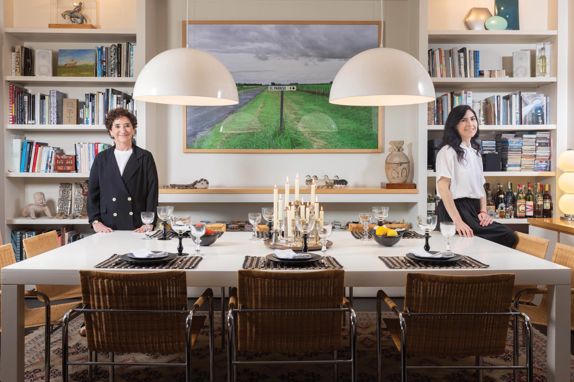 En el comedor, presidido por una foto de Miguel Rothschild, madre e hija empezaron a planear la celebración por las seis décadas de Ruth Benzacar el año pasado: una muestra, un libro y un documental