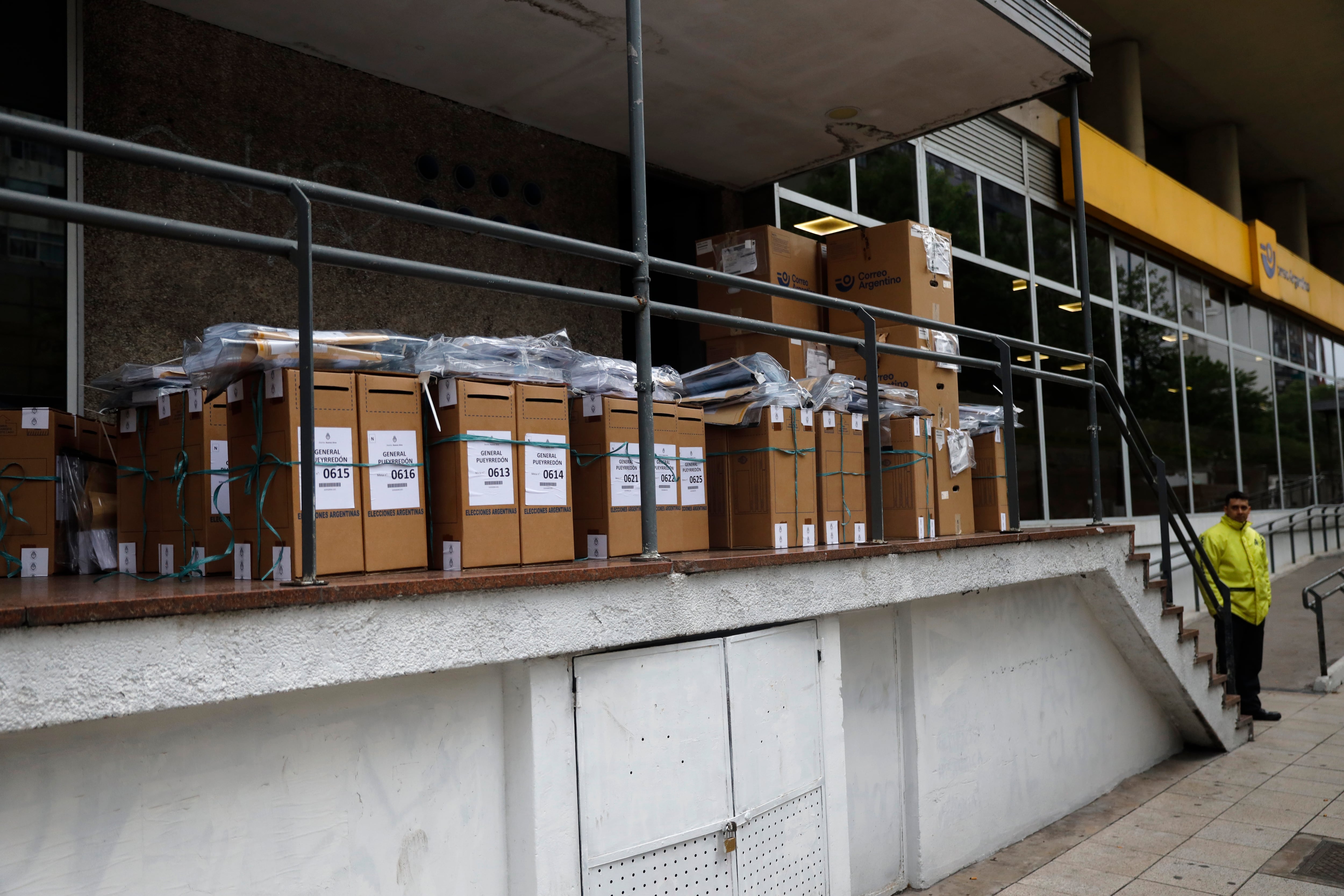 Operativo de distribución de urnas en la
Oficina de Correo Argentino Mar del Plata