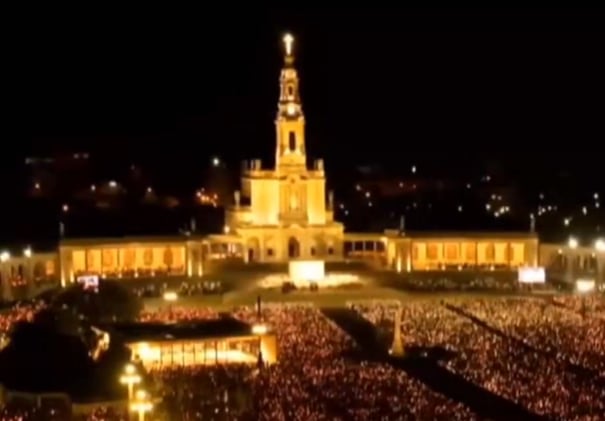 Una multitudinaria peregrinación iluminó Portugal en la víspera de la festividad de Nuestra Señora de Fátima