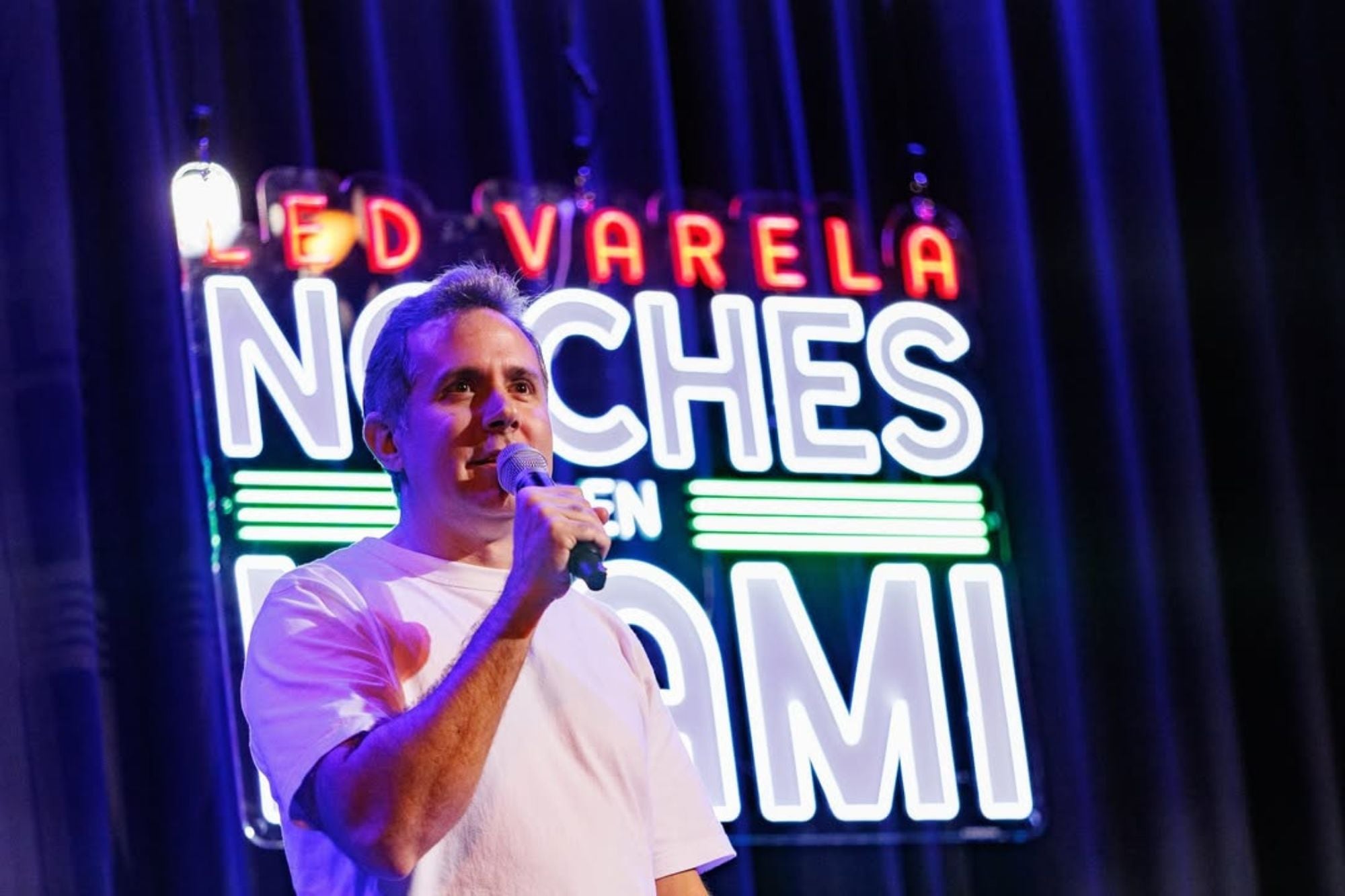 El fenómeno de Led Varela: el migrante venezolano que conquista Miami y marca tendencia en el stand-up latino