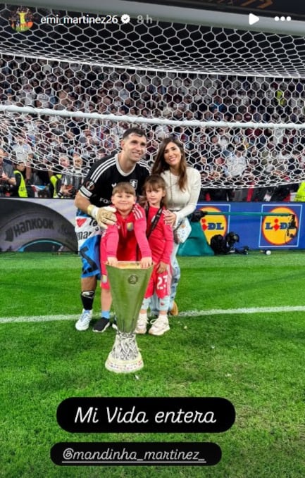 “¿Quéres que cortemos los caños?”: el desopilante momento de Dibu Martínez con su familia tras el título con Aston Villa 8 El elogio de Dibu a su familia