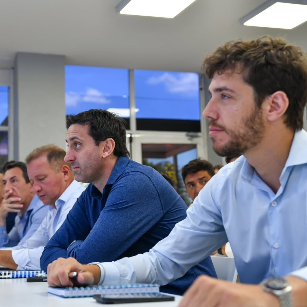 Diego Milito asistió a pocas reuniones de Comité Ejecutivo e intentó mantener un perfil neutral, una postura que no cayó bien en la conducción de la AFA.