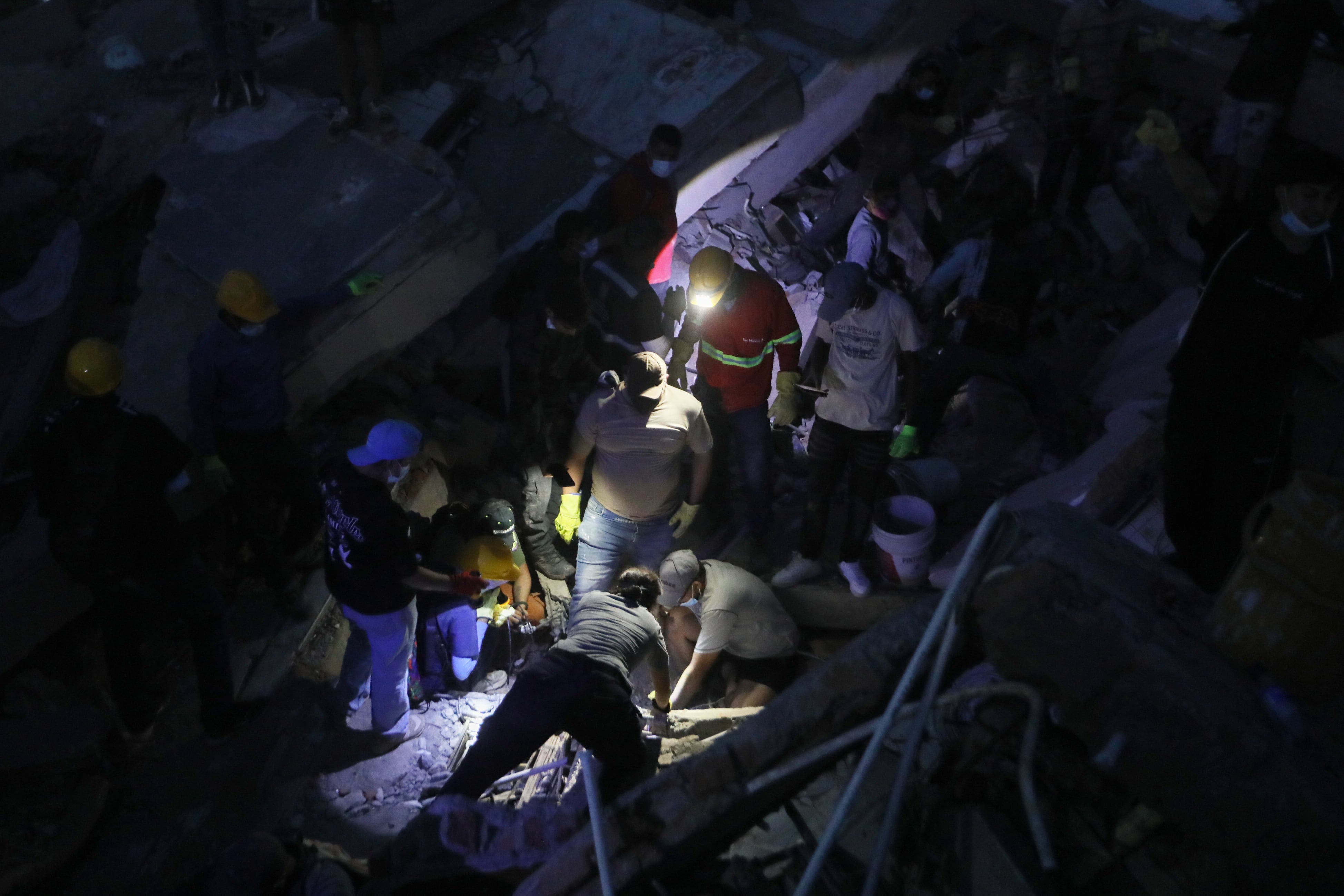 Un fuerte terremoto de magnitud 7,4 sacudió a Colombia: hubo réplicas en distintos distritos y al menos 164 muertos