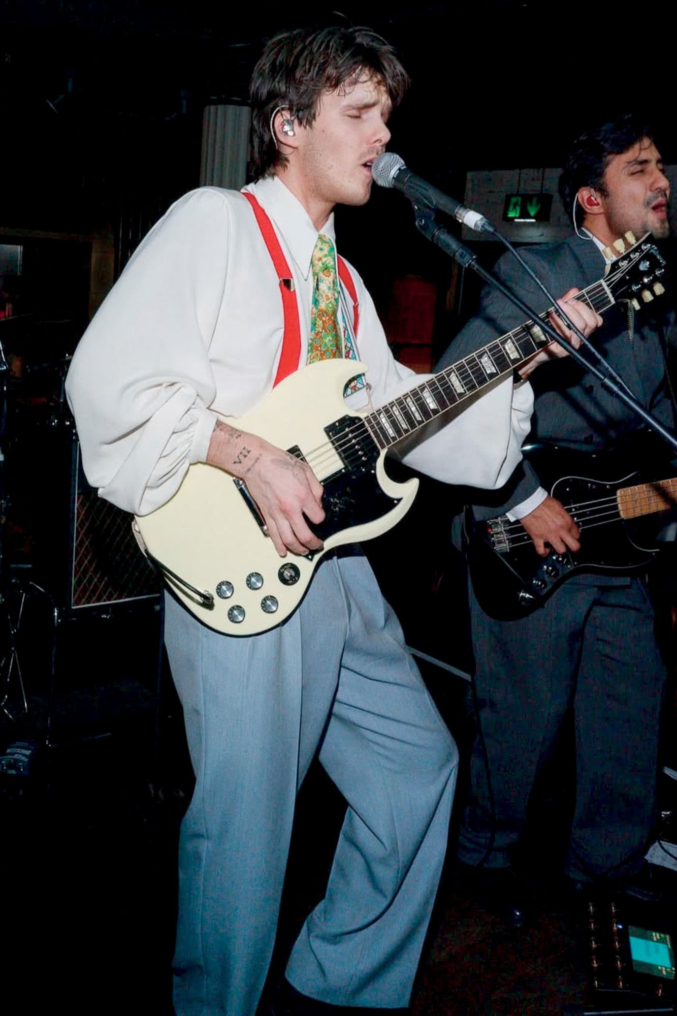 El músico subió al escenario con su banda, Cruz Beckham & the Breakers