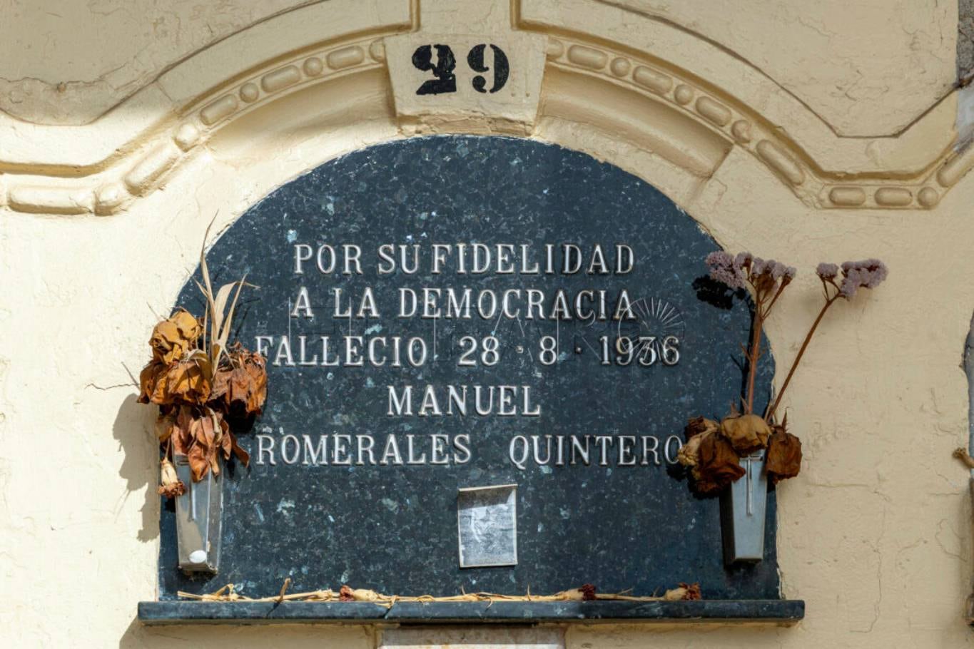 Tumba del general Manuel Romerales, fusilado por defender la causa republicana, en Melilla