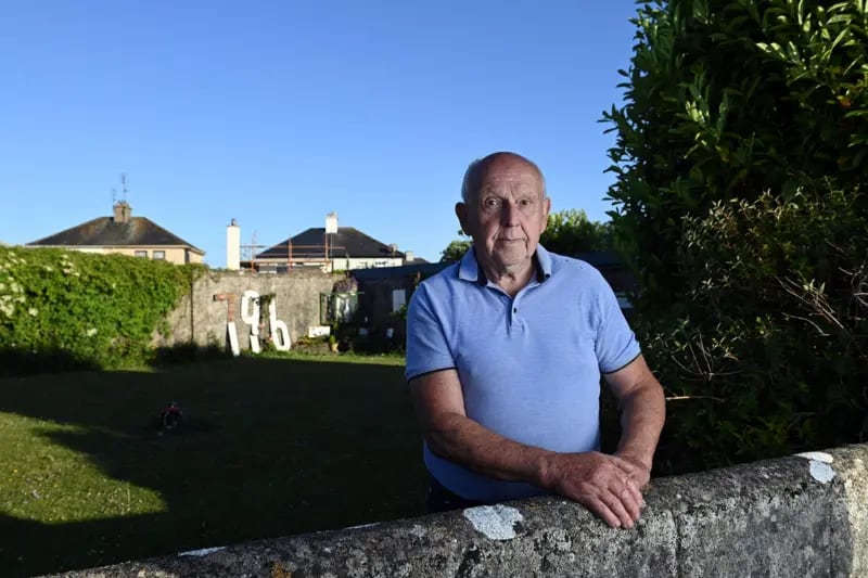 PJ Haverty, fotografiado en el jardín donde los investigadores comenzarán sus excavaciones