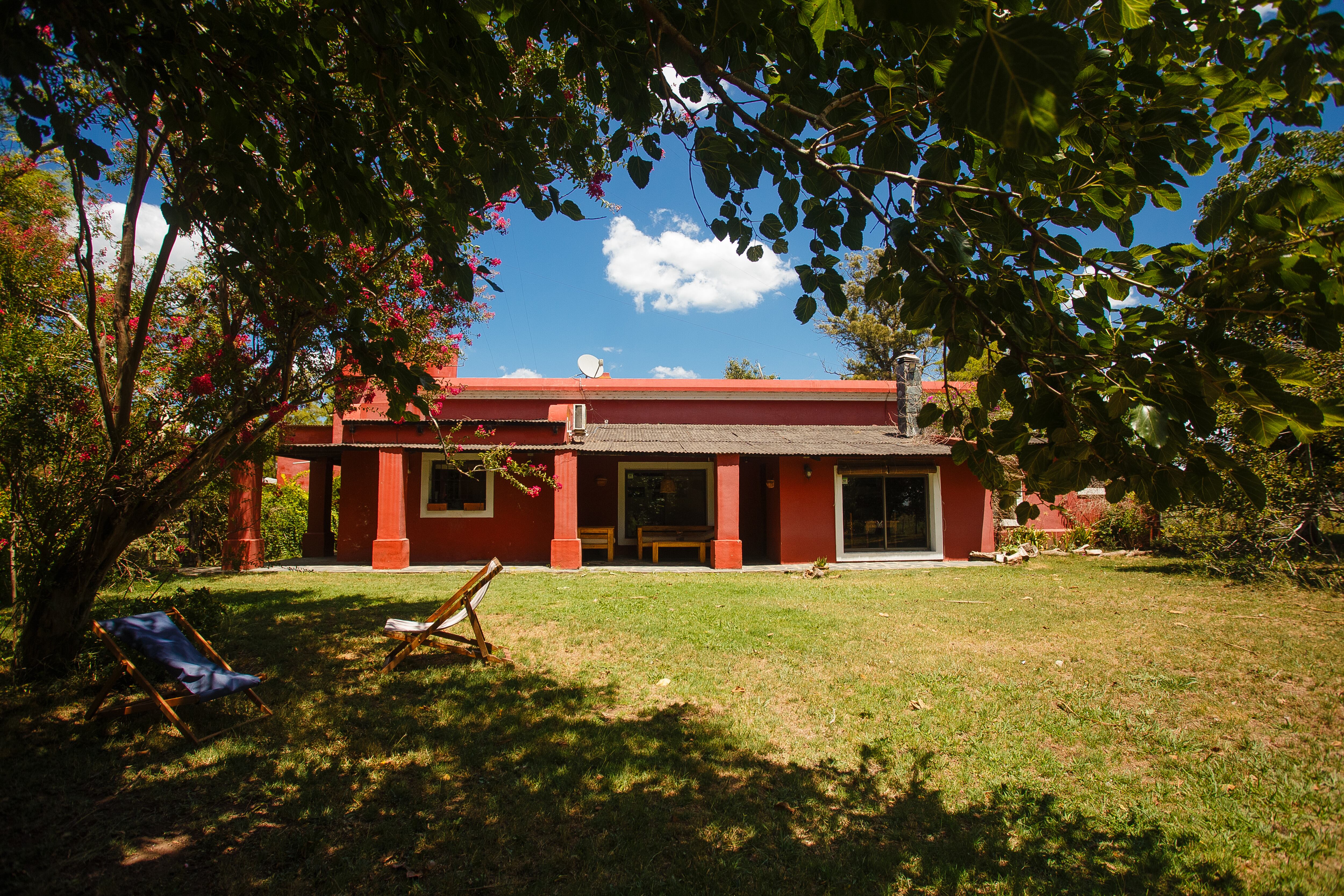 El casco de Arroyo de Luna reconvertido en un hospedaje rural.