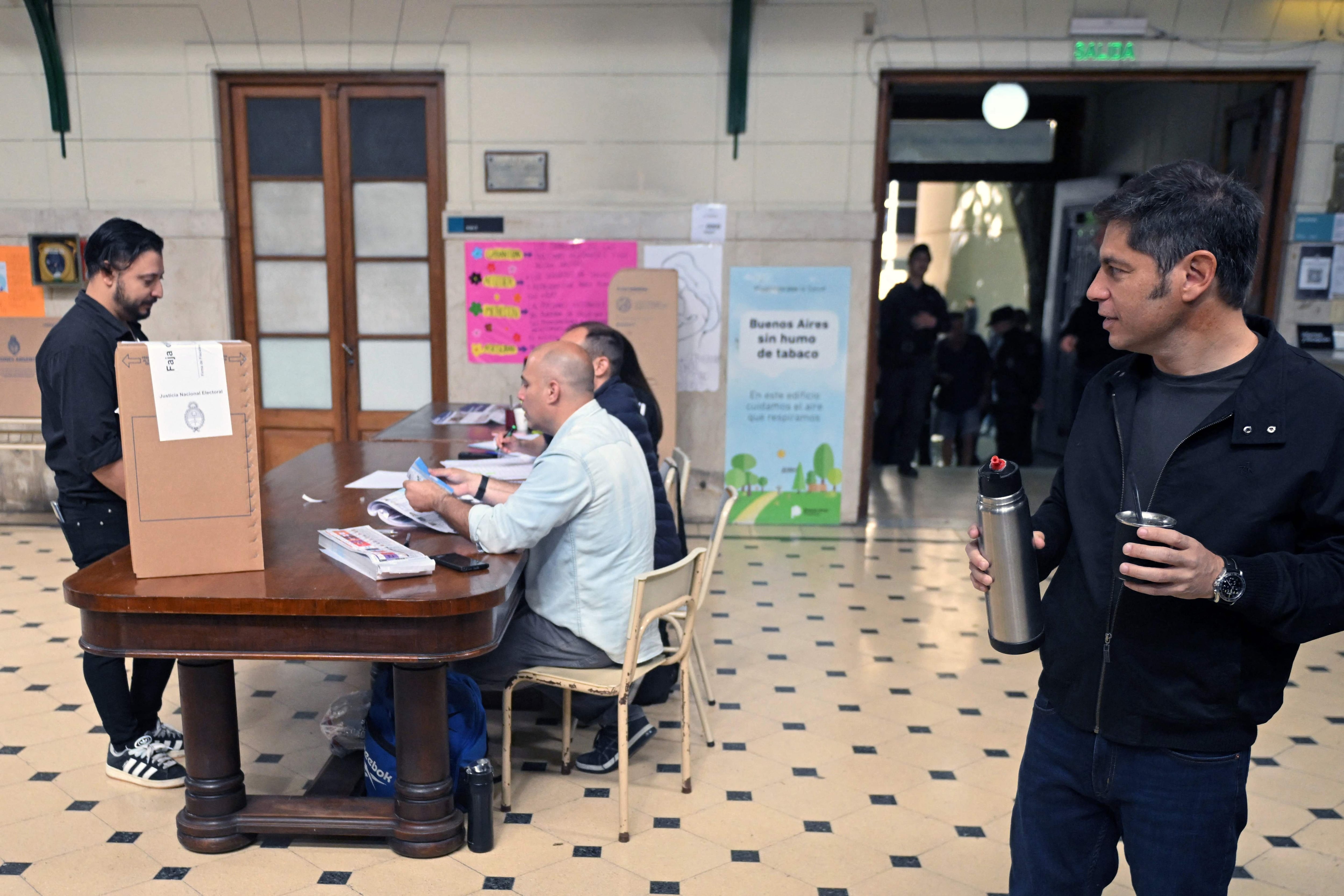 Elecciones 2025 | El Gobierno se impone por 40,84% en todo el país y gana también la provincia de Buenos Aires 7 El gobernador de la provincia de Buenos Aires, Axel Kicillof, hoy, al votar en una escuela de La Plata