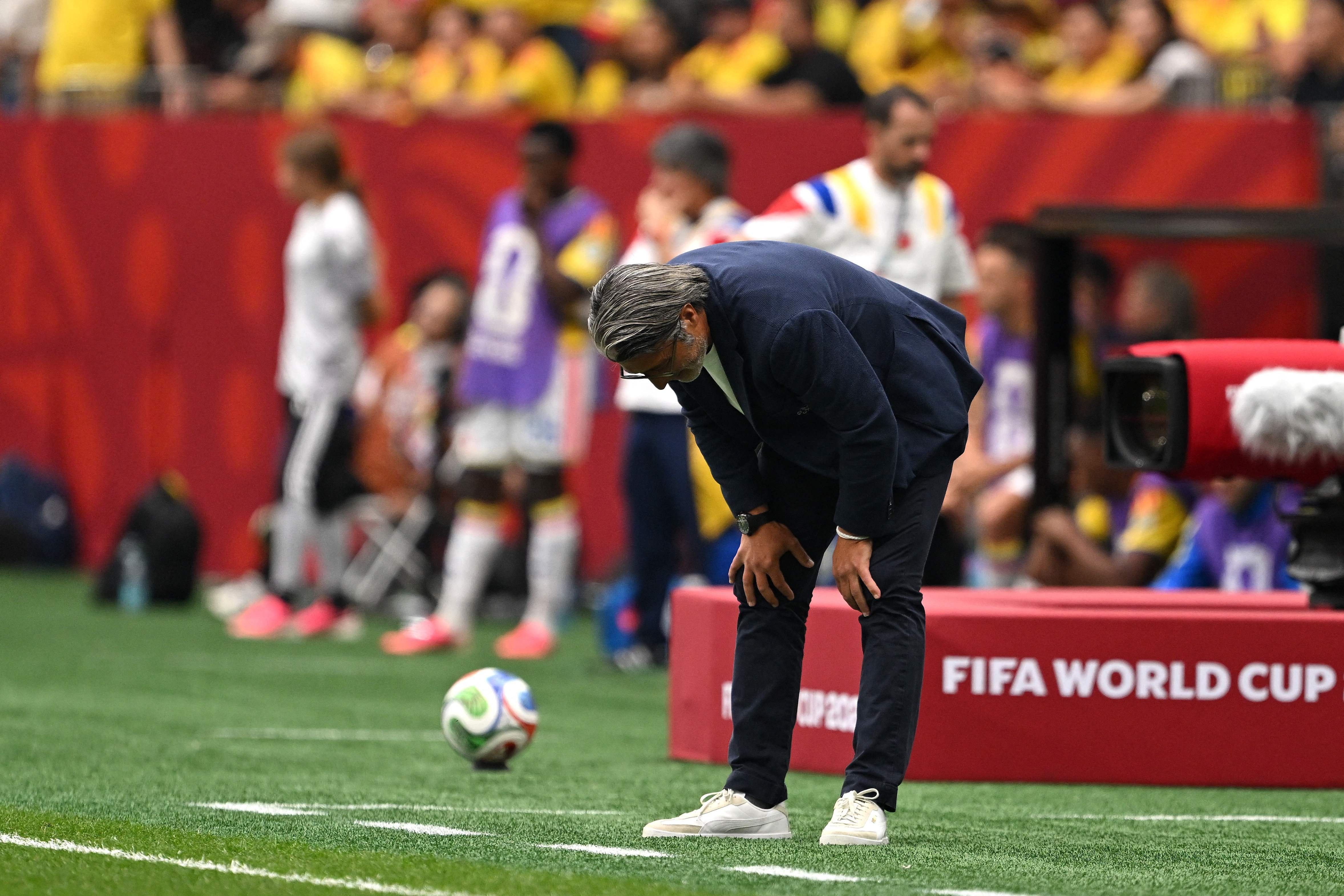 El entrenador suizo sufre en el partido ante Colombia por los octavos de final de la Copa del Mundo 2026.