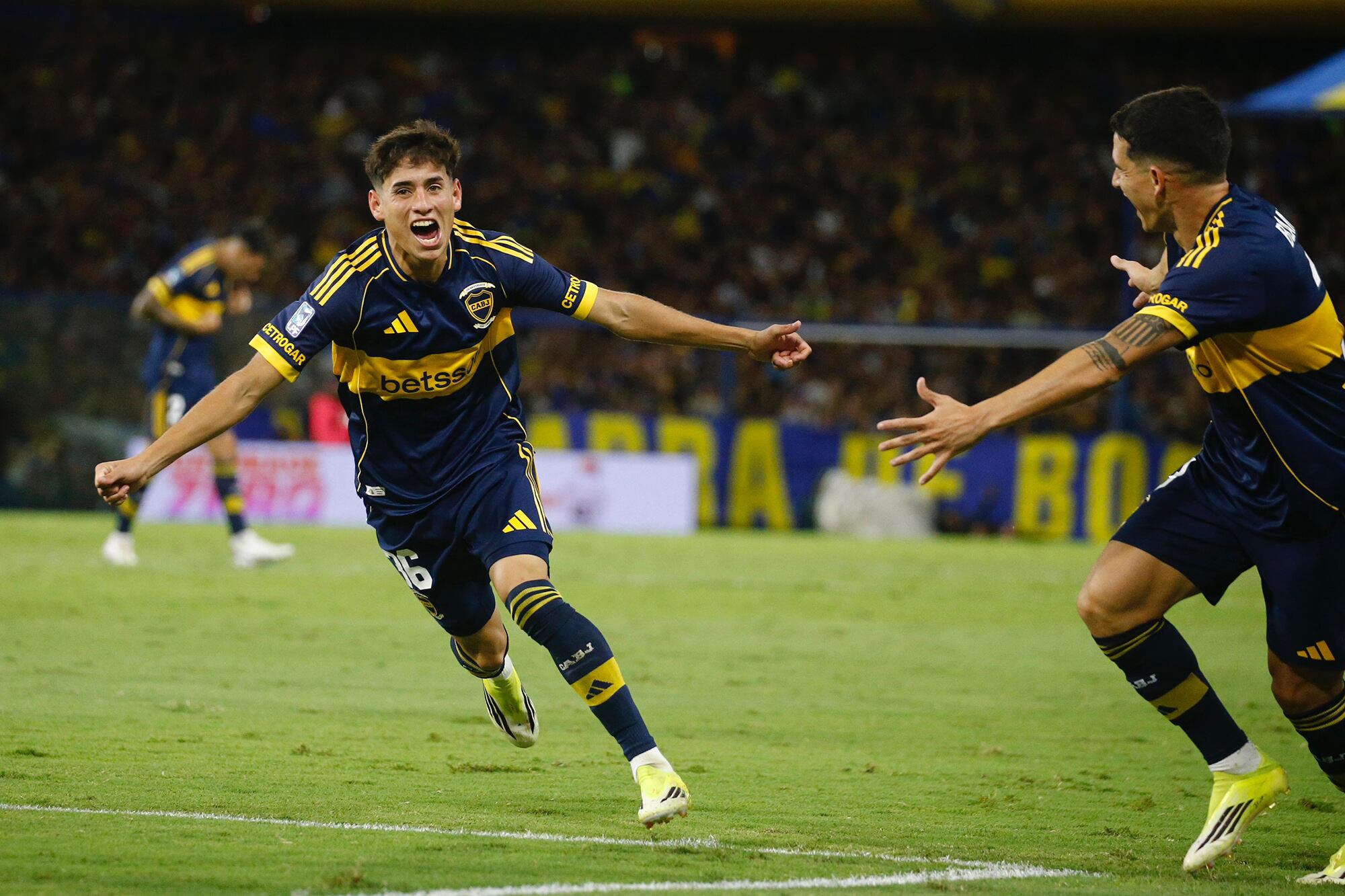 La alegría de Aranda luego de su primer gol en Primera