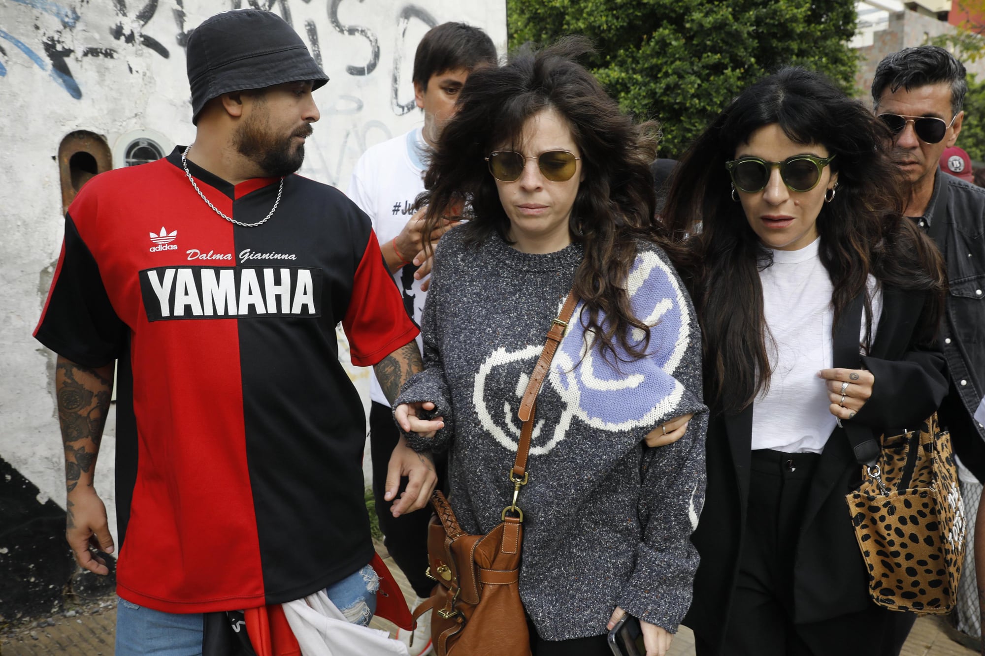 Dalma y Gianinna Maradona el día que comenzó el malogrado juicio por la muerte de su padre