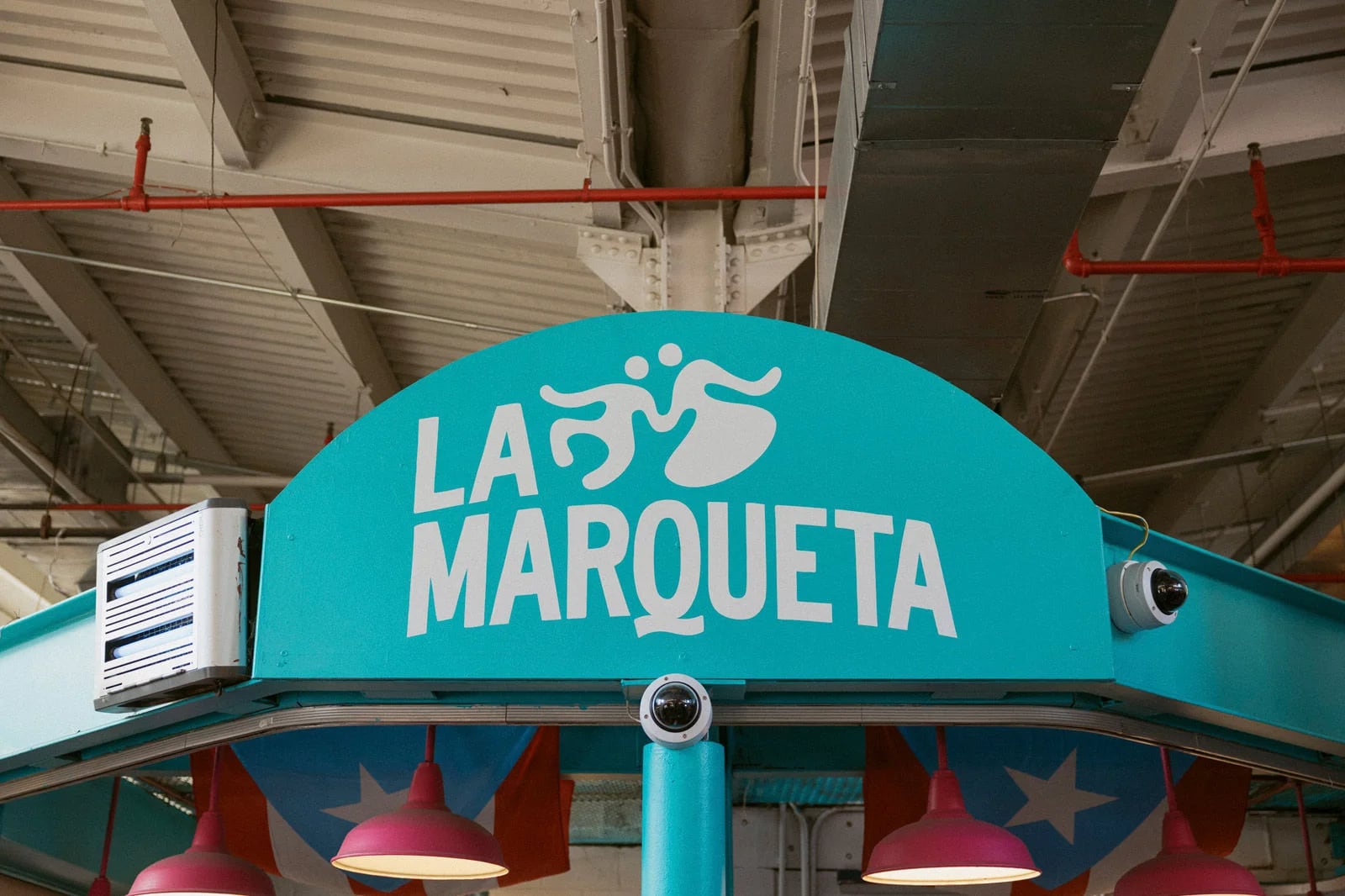 La Marqueta fue el lugar elegido por Zohran Mamdani para lanzar su programa de supermercados asequibles en Nueva York