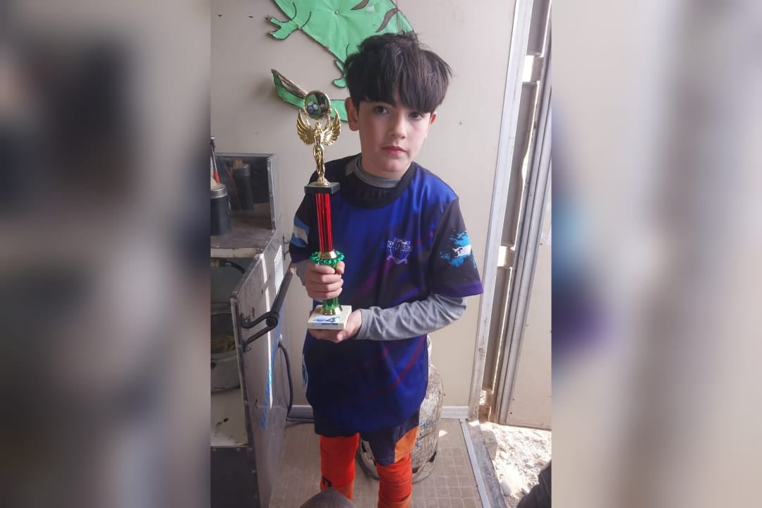 “Sueño con ayudar a mis padres”: Benjamín, el chico que encontró futuro en un club que busca evitar que los niños pasen el día en un basural