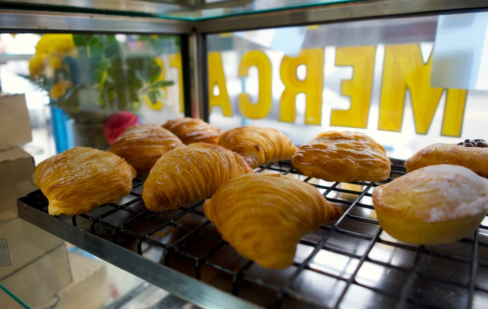 Sfogliatelle, pasticciotti rellenos de crema y brioche sicilianas con pistacho son parte de la oferta
