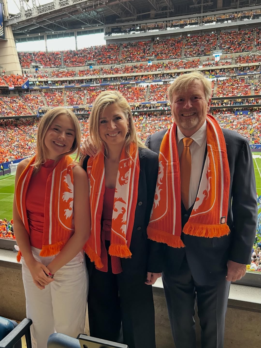 La princesa Ariane, la reina Máxima y el rey Guillermo Alejandro alentaron a la selección neerlandesa en su segundo partido de fase de grupos (Foto: Instagram @koninklijkhuis)