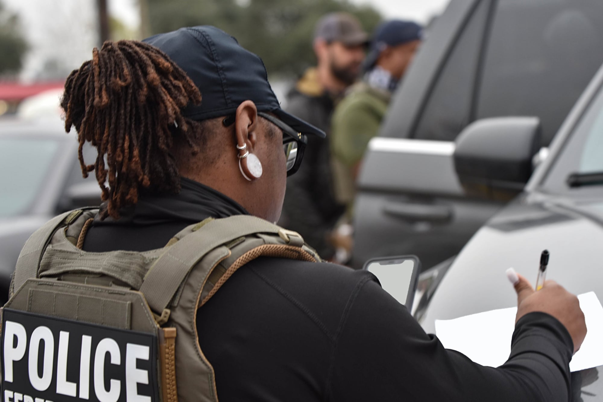 El ICE y la CBP remiten los casos de asilo defensivo a un juez de inmigración, quien determina si procede la protección o la deportación