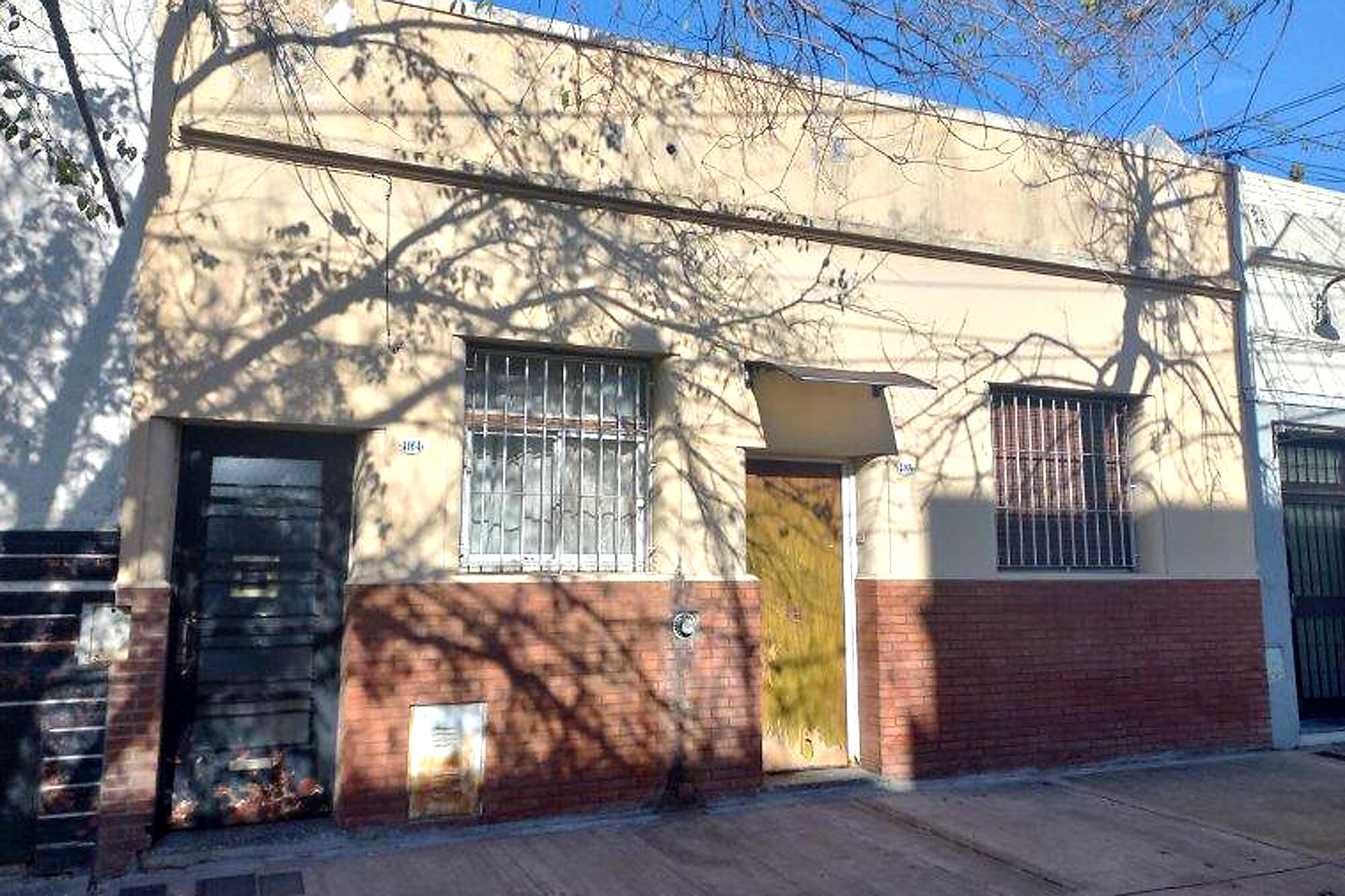 En Villa Devoto se subasta un departamento tipo PH de dos ambientes y 62,7 m² totales