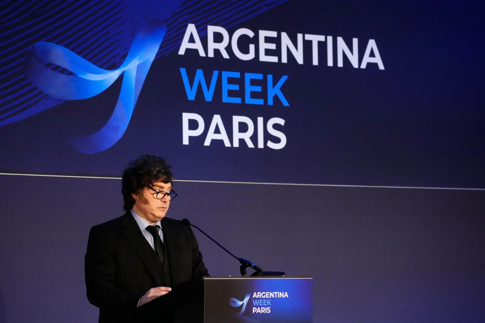 Anuncian una inversión por US$12.400 millones en Vaca Muerta; Brasil se prepara para las elecciones este domingo