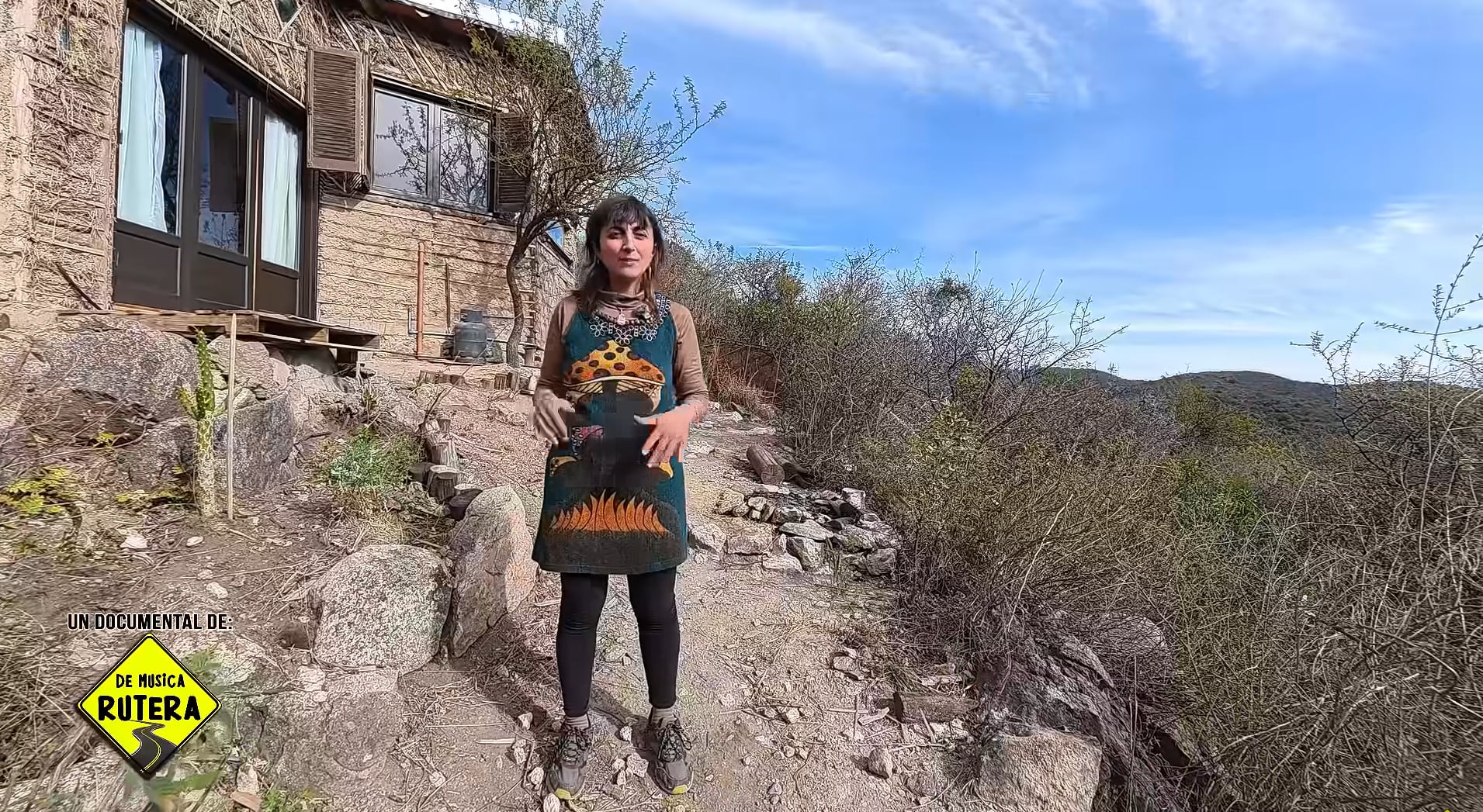 Mariana tiene 38 años y levantó su casa con ayuda de amigos y vecinos