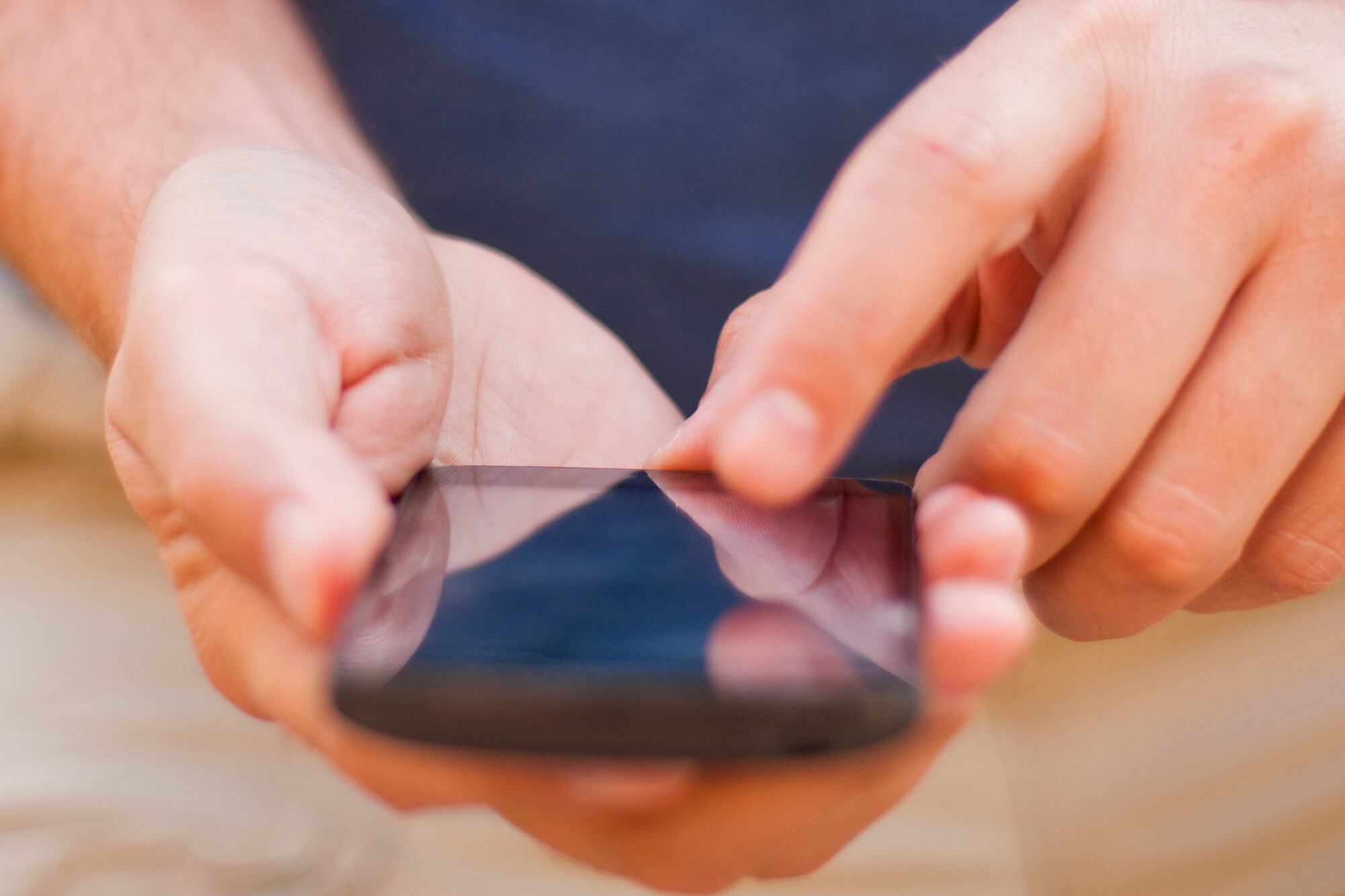 La ACLU recomienda viajar con dispositivos limpios, cifrados y sin acceso a la nube