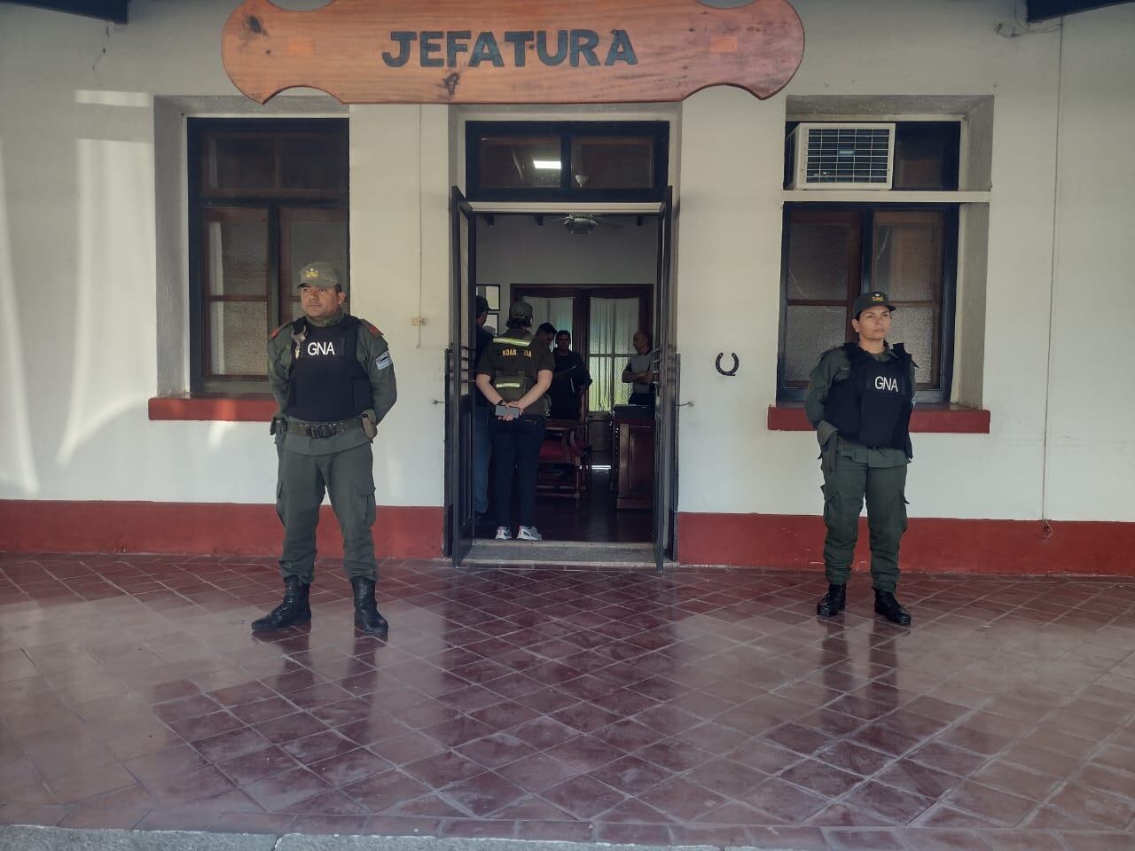 Allanamiento de la Gendarmería en el Escuadrón de Caballería de Blindados 2 (ex Regimiento de Caballería 12) de Gualeguaychú, en una causa por abuso sexual