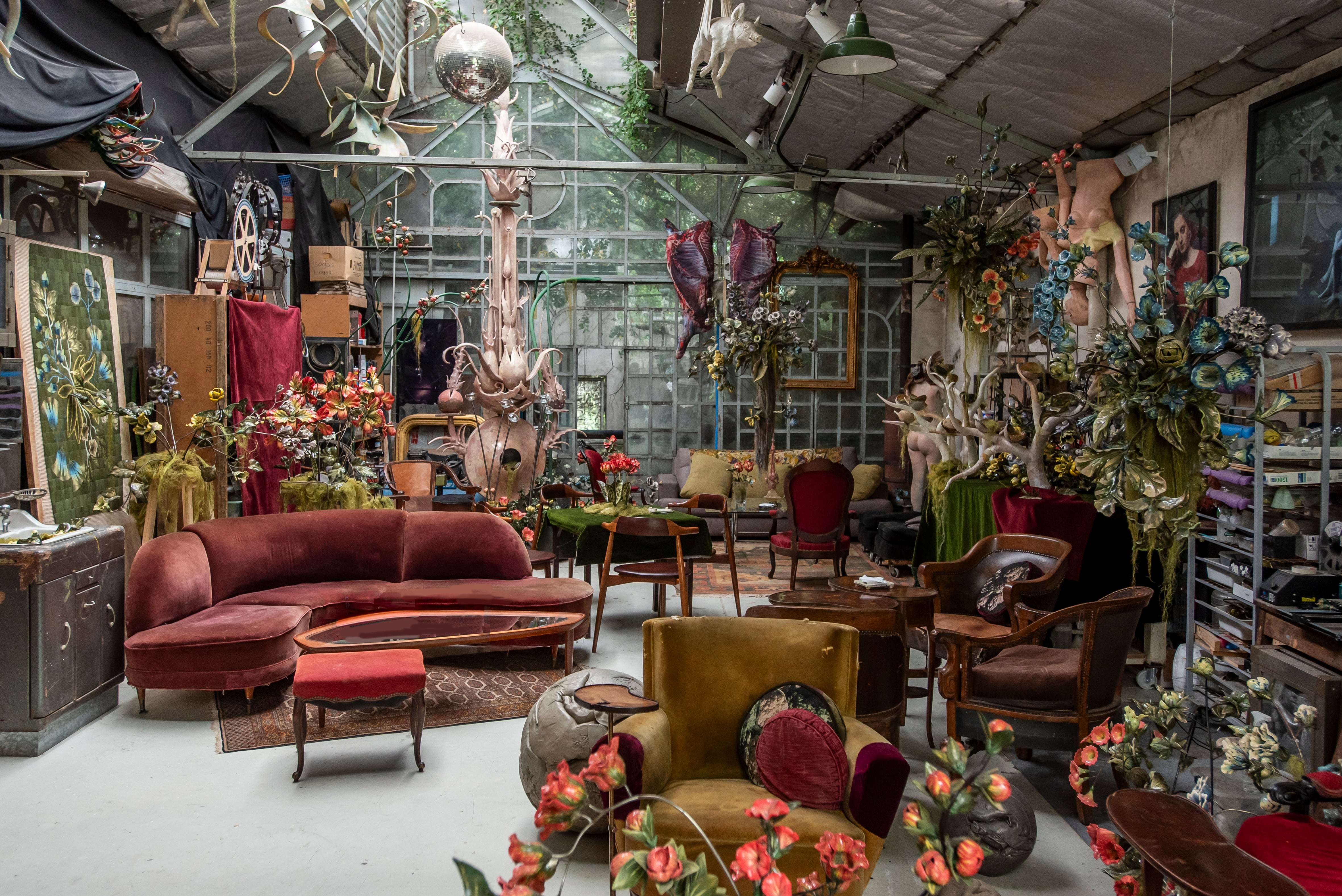 El taller de Nicola Costantino en Villa Crespo es una obra de arte en sí mismo y recibe visitas, tanto para recorridos como para eventos en los que no falta la gastronomía artística