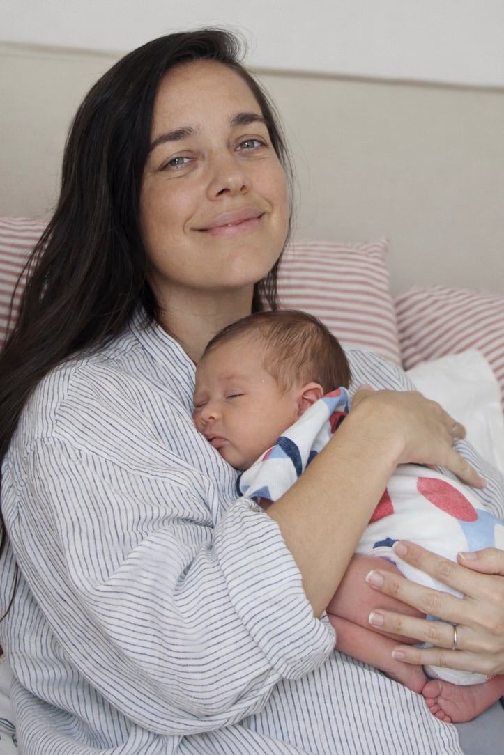 Rosa duerme plácidamente en brazos de su mamá, que asegura: