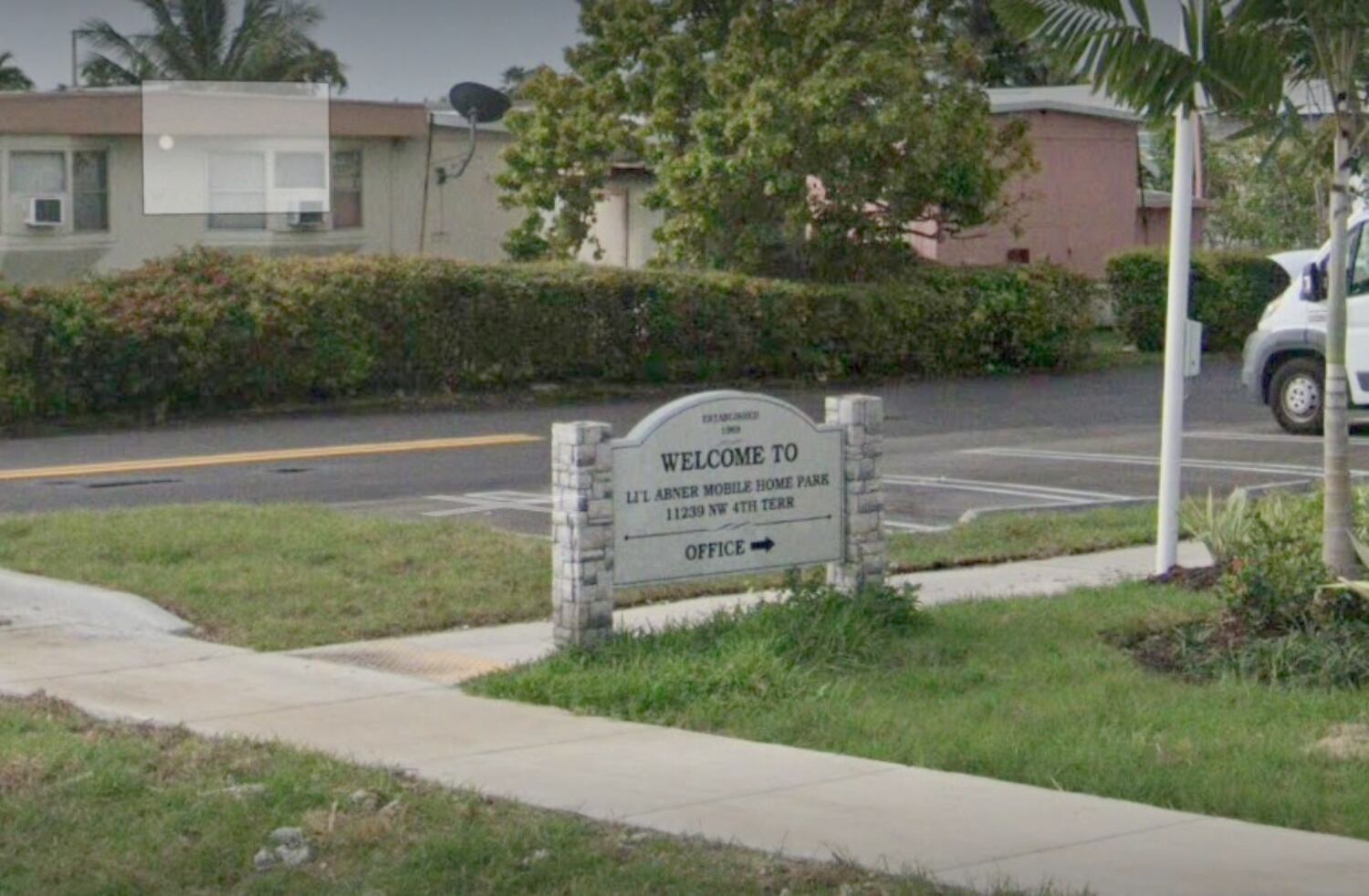 Li'l Abner Mobile Home Park se localiza en Sweetwater, una ciudad del condado de Miami-Dade