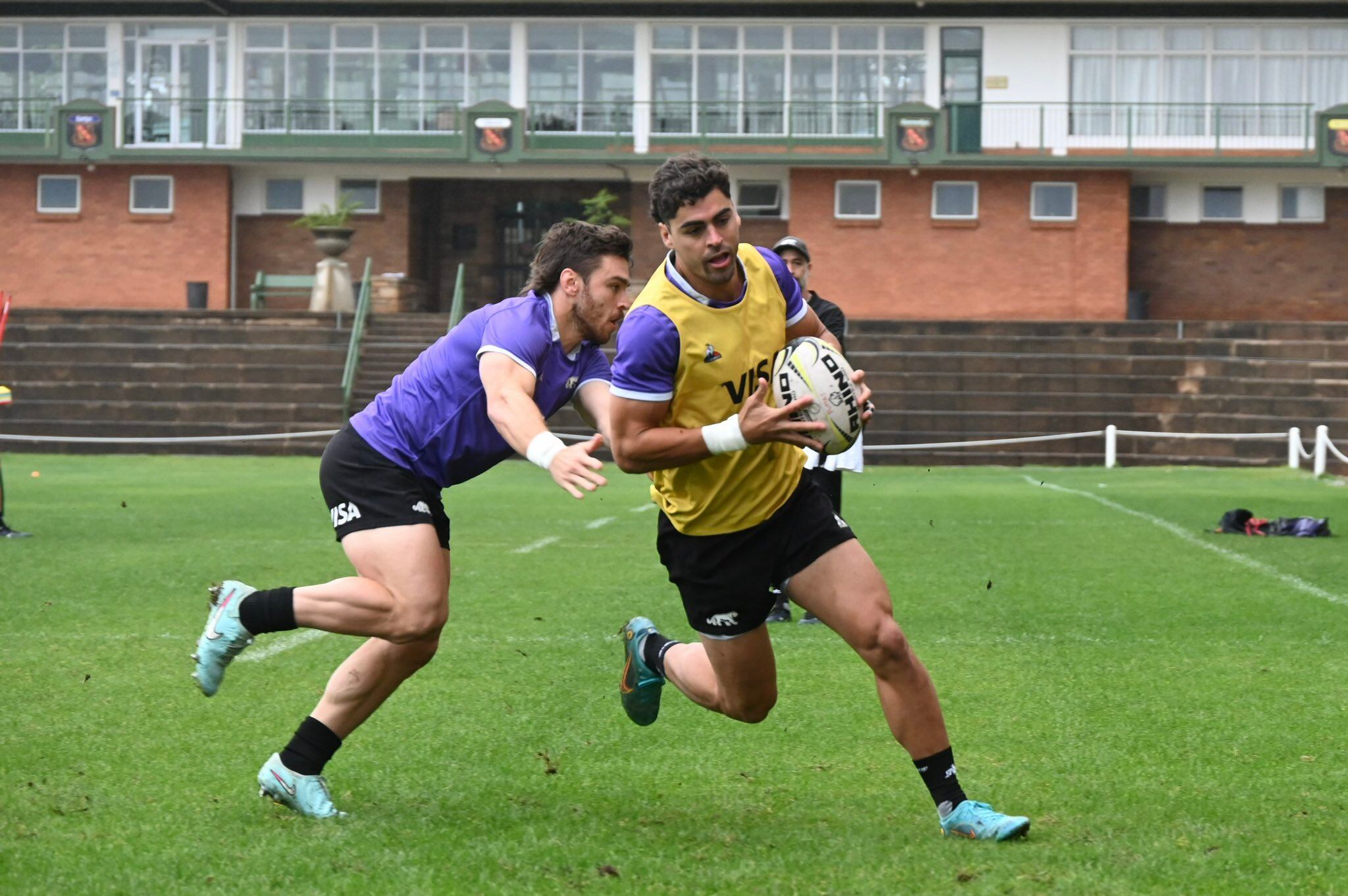 Mendy tackleado por Mateo Carreras